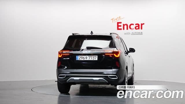 Kia Seltos 2022 — ფოტო 4/20