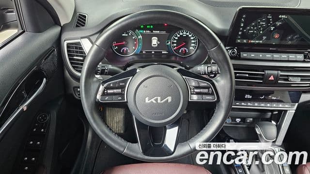 Kia Seltos 2022 — ფოტო 13/20