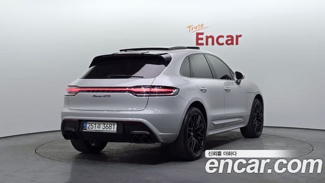 Porsche Macan 2022 — ფოტო 2/20