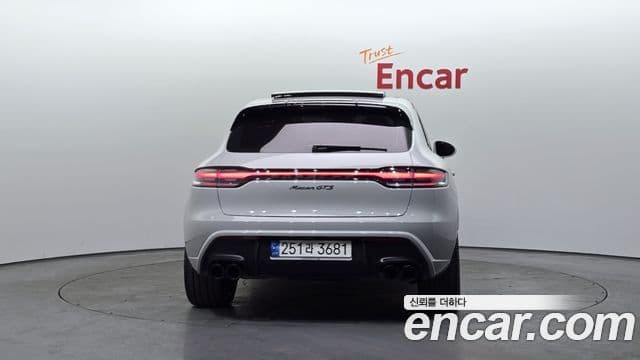 Porsche Macan 2022 — ფოტო 4/20
