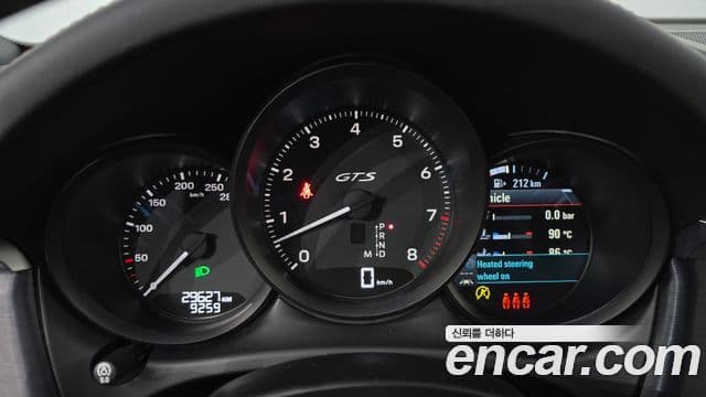Porsche Macan 2022 — ფოტო 8/20