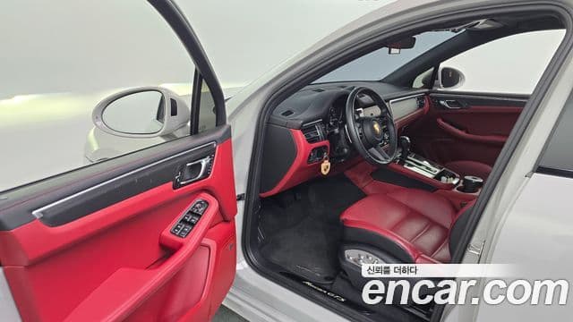 Porsche Macan 2022 — ფოტო 10/20