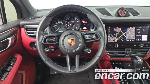 Porsche Macan 2022 — ფოტო 13/20
