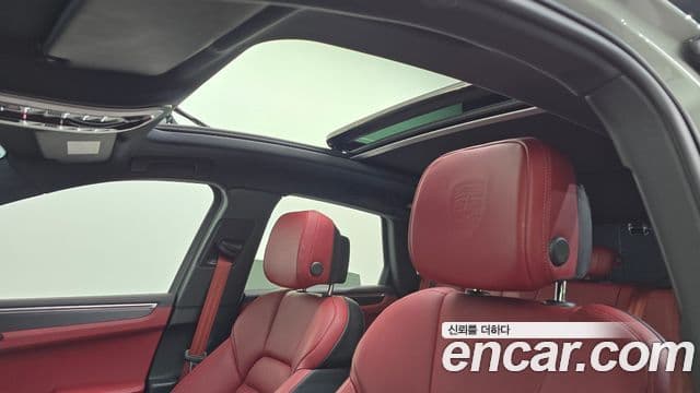 Porsche Macan 2022 — ფოტო 19/20