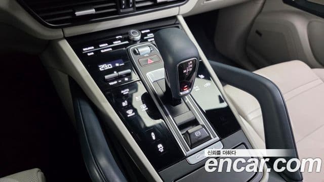 Porsche Cayenne 2022 — ფოტო 9/20