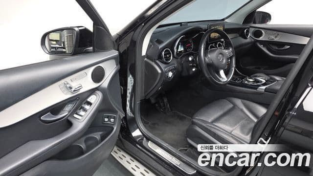 Mercedes-Benz GLC-Class 2018 — Şəkil 10/20