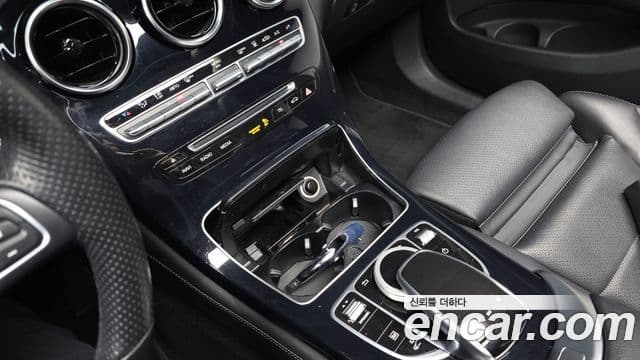 Mercedes-Benz GLC-Class 2018 — Şəkil 17/20