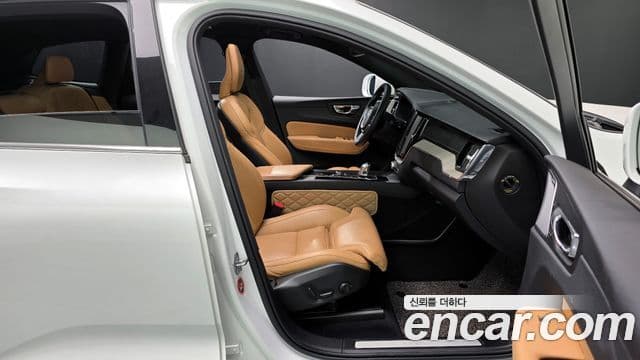 Volvo XC60 2019 — Şəkil 10/20