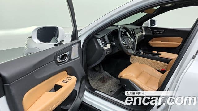 Volvo XC60 2019 — Şəkil 11/20