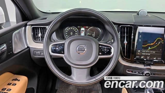 Volvo XC60 2019 — Şəkil 13/20
