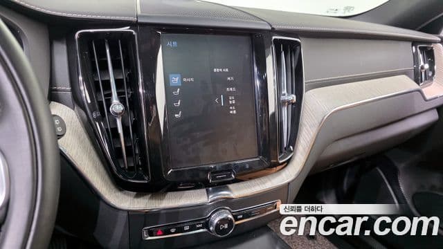 Volvo XC60 2019 — Şəkil 14/20