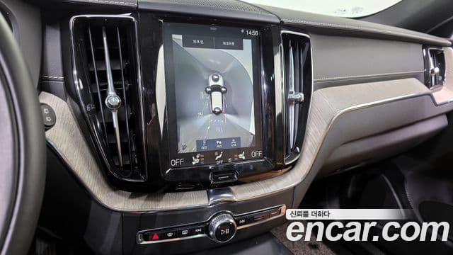 Volvo XC60 2019 — Şəkil 16/20