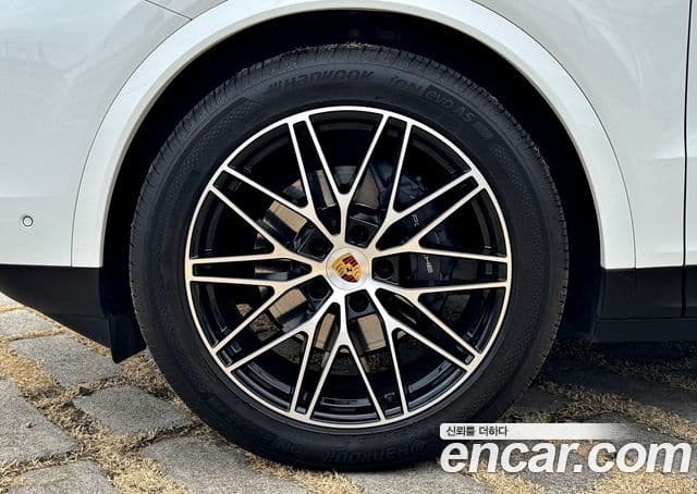 Porsche Cayenne 2023 — ფოტო 12/20