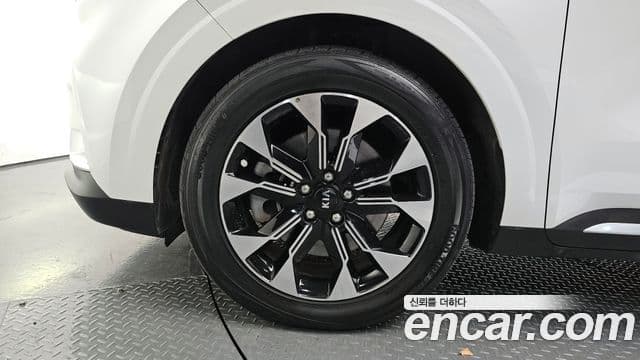 Kia Carnival 2021 — Фото 5/20