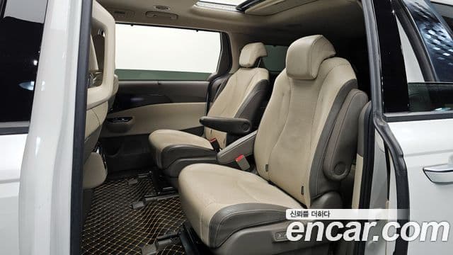 Kia Carnival 2021 — Фото 12/20