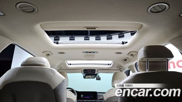 Kia Carnival 2021 — Фото 19/20