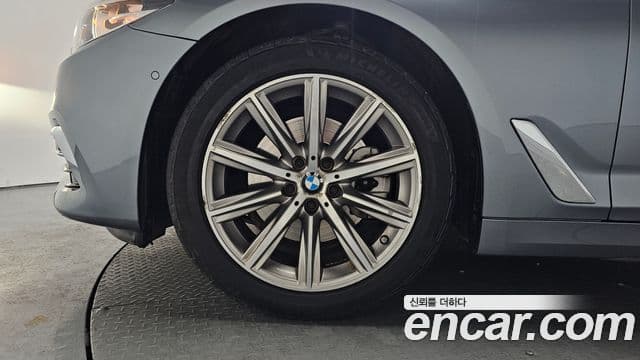BMW 5 Series 2018 — Photo 1/20