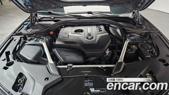 BMW 5 Series 2018 — Photo 9/20