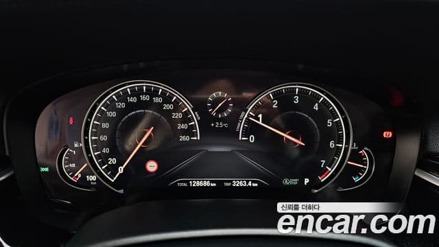 BMW 5 Series 2018 — Photo 16/20
