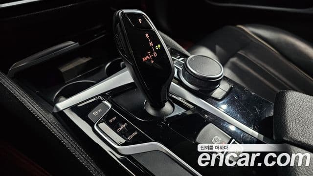 BMW 5 Series 2018 — Photo 11/20