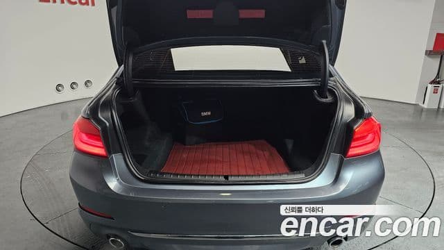 BMW 5 Series 2018 — Photo 19/20