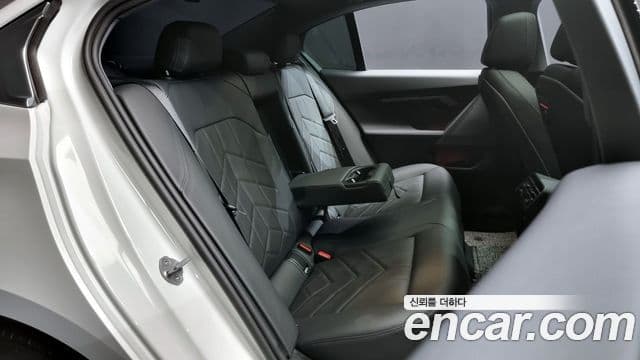BMW 5 Series 2025 — Фото 12/20