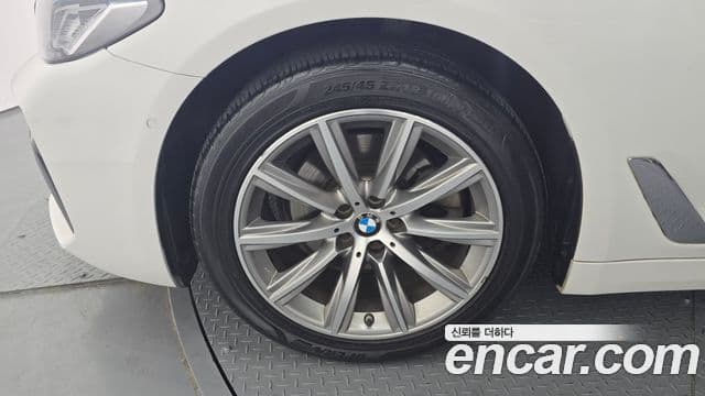 BMW 5 Series 2018 — Şəkil 5/20