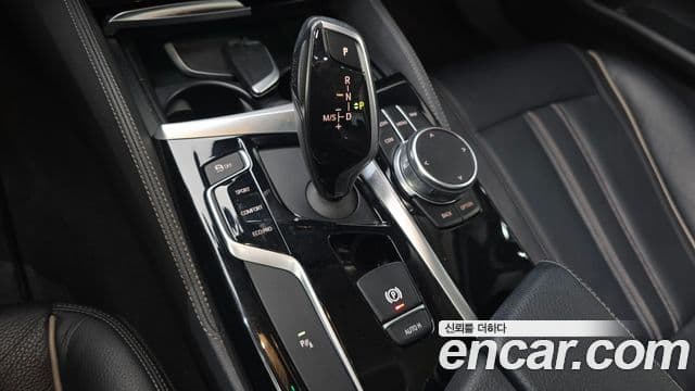 BMW 5 Series 2018 — Şəkil 9/20