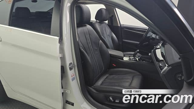 BMW 5 Series 2018 — Şəkil 10/20