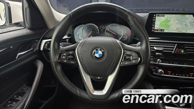 BMW 5 Series 2018 — Şəkil 13/20