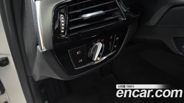 BMW 5 Series 2018 — Şəkil 15/20