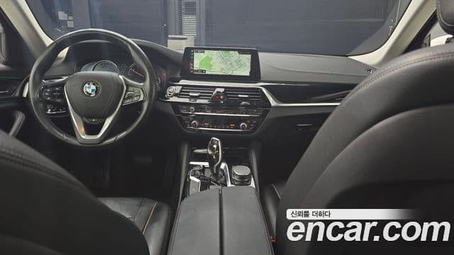 BMW 5 Series 2018 — Şəkil 18/20