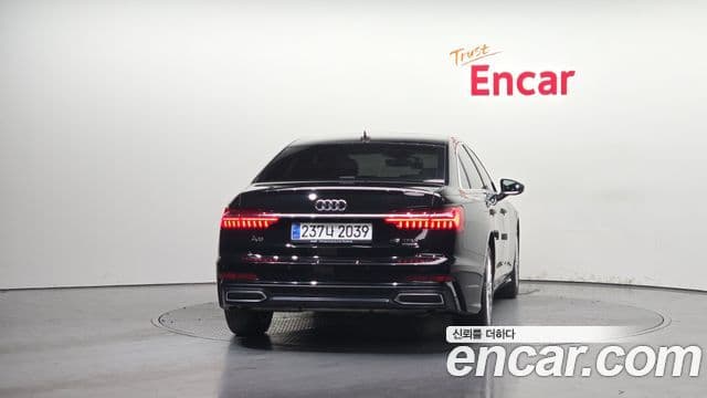Audi A6 2021 — ფოტო 14/20