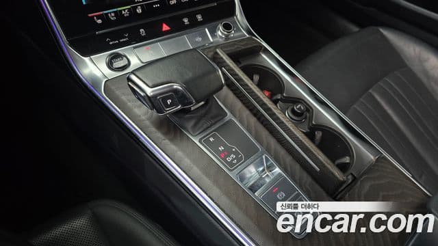 Audi A6 2021 — ფოტო 18/20