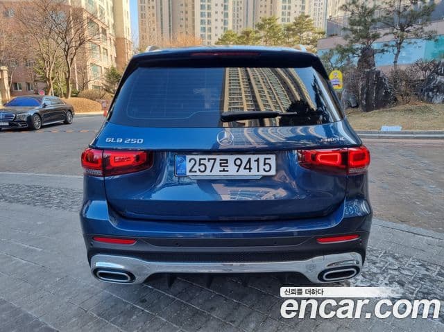 Mercedes-Benz GLB-Class 2023 — Şəkil 3/20