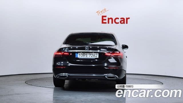 Mercedes-Benz E-Class 2021 — ფოტო 4/20