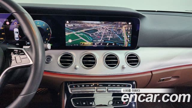 Mercedes-Benz E-Class 2021 — ფოტო 14/20
