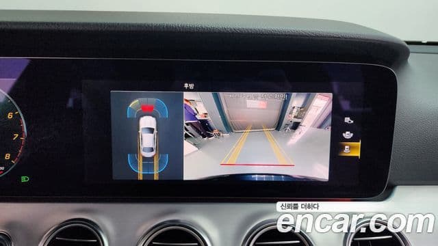 Mercedes-Benz E-Class 2021 — ფოტო 15/20