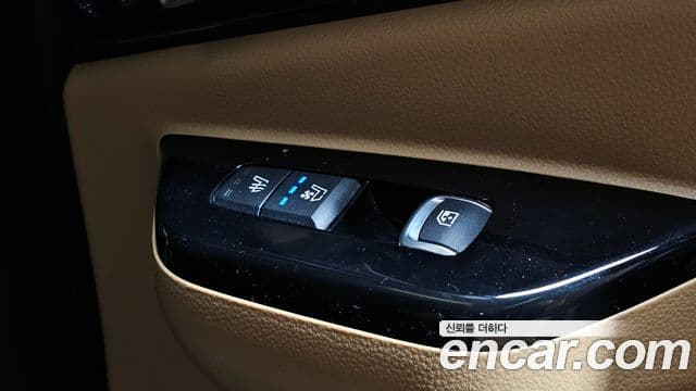 Kia Carnival 2021 — ფოტო 18/20