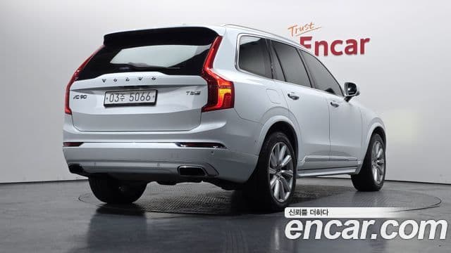 Volvo XC90 2018 — ფოტო 2/20