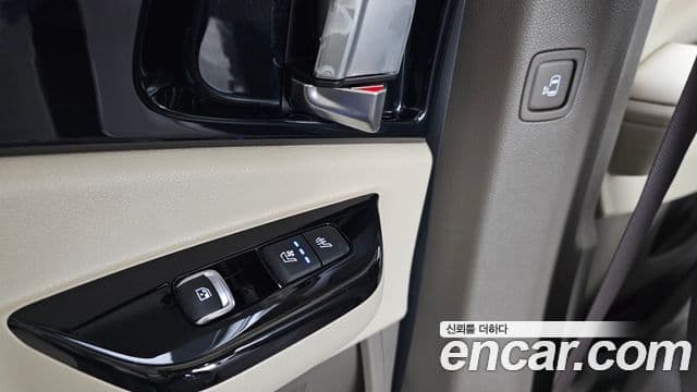 Kia Carnival 2022 — ფოტო 18/20