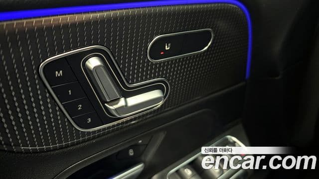Mercedes-Benz GLB-Class 2021 — Фото 18/20