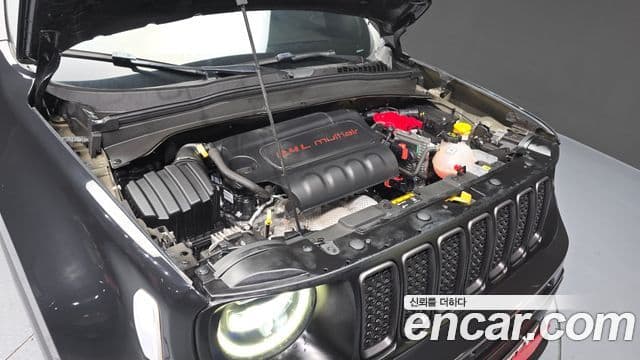 Jeep Renegade 2021 — ფოტო 6/20