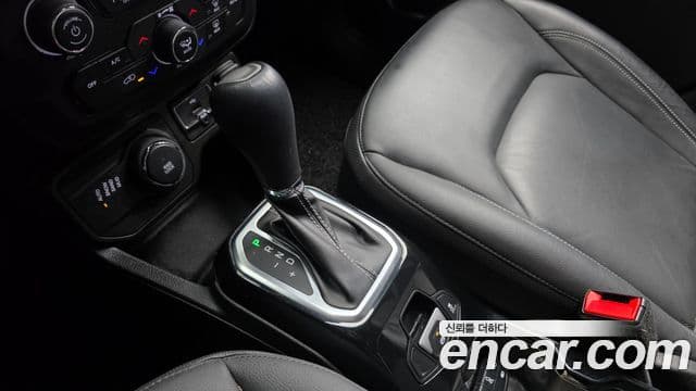 Jeep Renegade 2021 — ფოტო 9/20