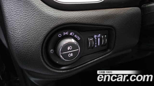 Jeep Renegade 2021 — ფოტო 18/20