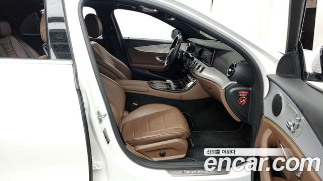 Mercedes-Benz E-Class 2020 — ფოტო 11/20
