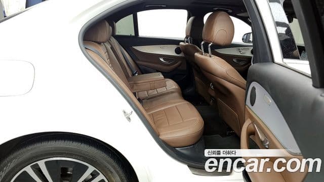 Mercedes-Benz E-Class 2020 — ფოტო 12/20