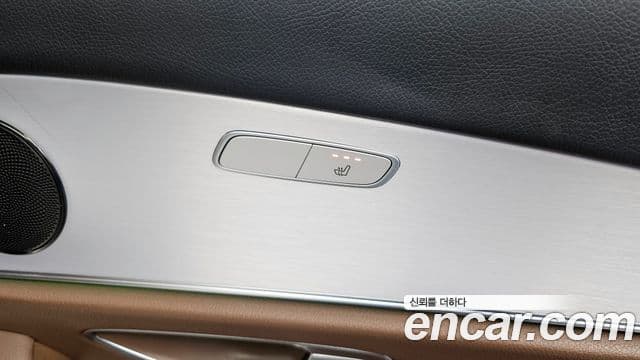 Mercedes-Benz E-Class 2020 — ფოტო 18/20