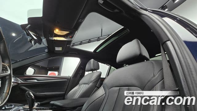 BMW 5 Series 2023 — Şəkil 19/20