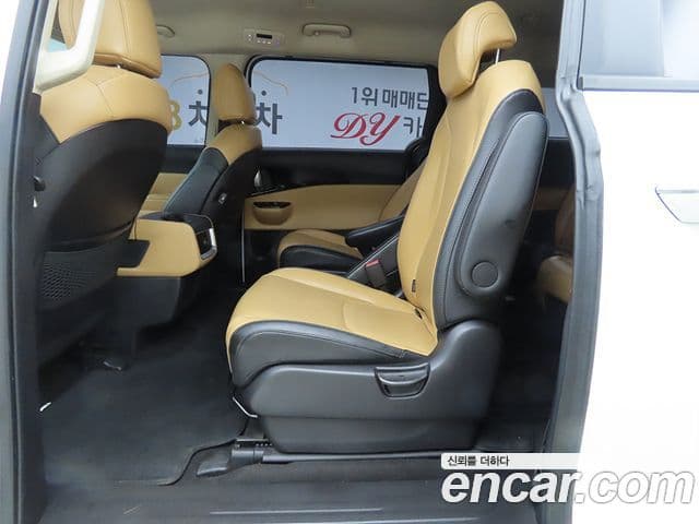 Kia Carnival 2022 — ფოტო 5/20